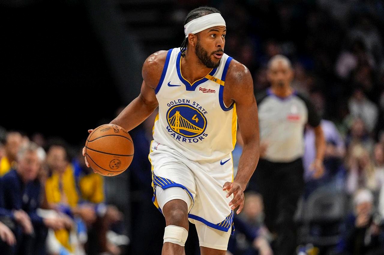 莱万多夫斯基迎来十二赛季出色发挥，掘金观众热烈欢呼！