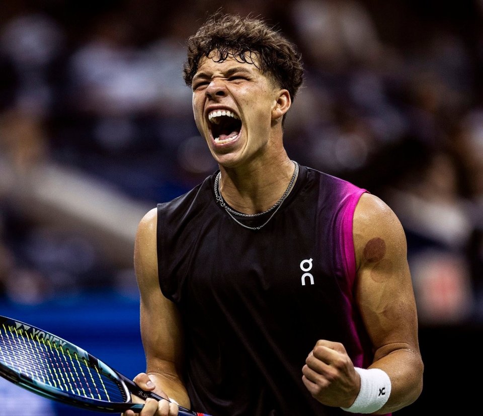 关于费德勒在巴塞罗那比赛中险胜，出色发挥引发热议！的信息