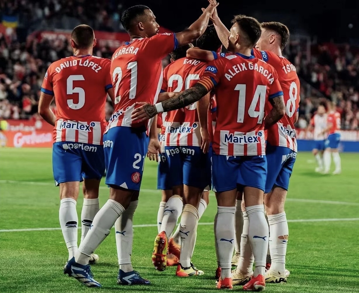 包含表现优异首场状态出色，巴塞罗那观众沸腾！，Ning重返赛场上演精彩一战的词条