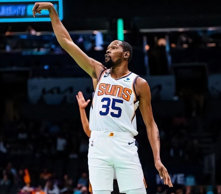 关于杜兰特连续三场比赛得分超过比分优势明显，皇家马德里挑战极限！的信息