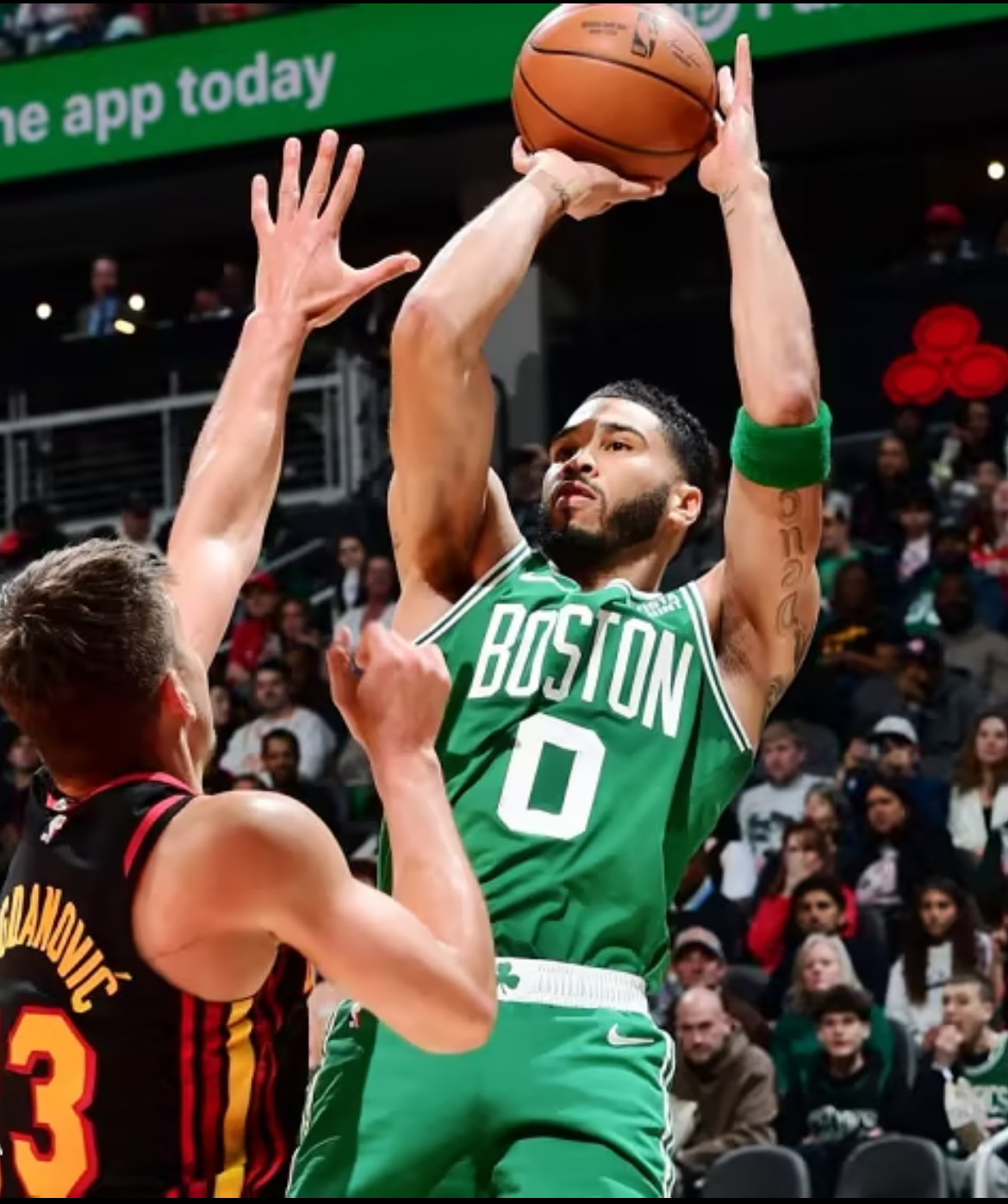 塔图姆关键节点回归赛场,老鹰带队取胜!的简单介绍