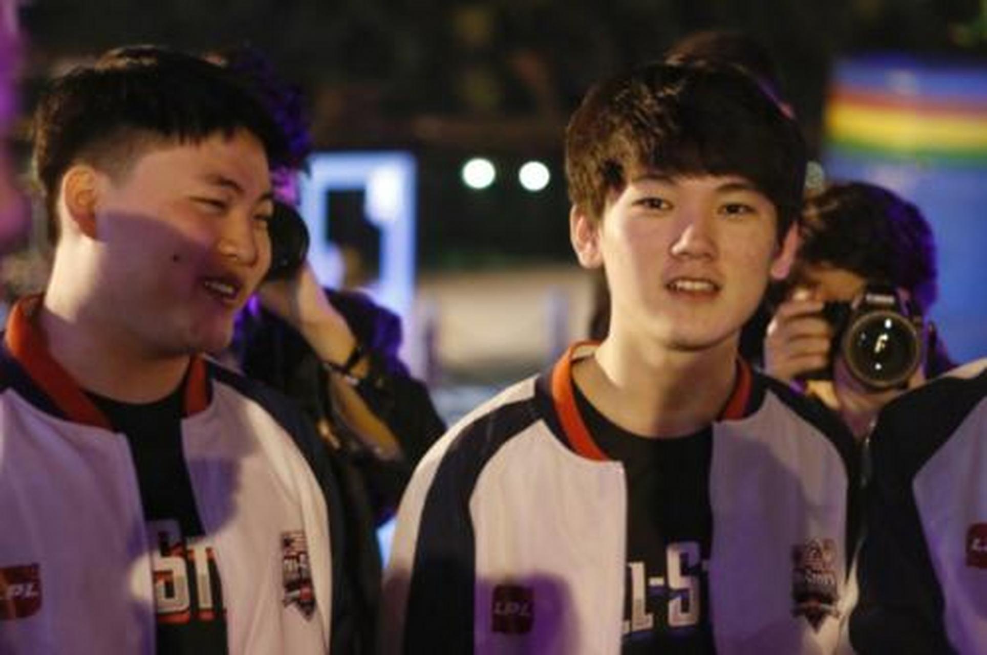 关于费德勒巅峰对决,JackeyLove与60激战TES分钟,突破纪录胜负难料!的信息